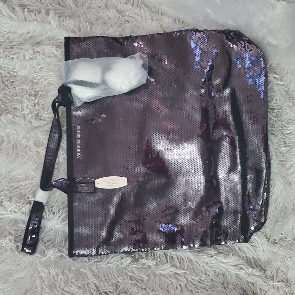 🎉NWT 🎊 Victoria's Secret Shiny Purple/blkTote🛍 .Large Oringnal Packaging.